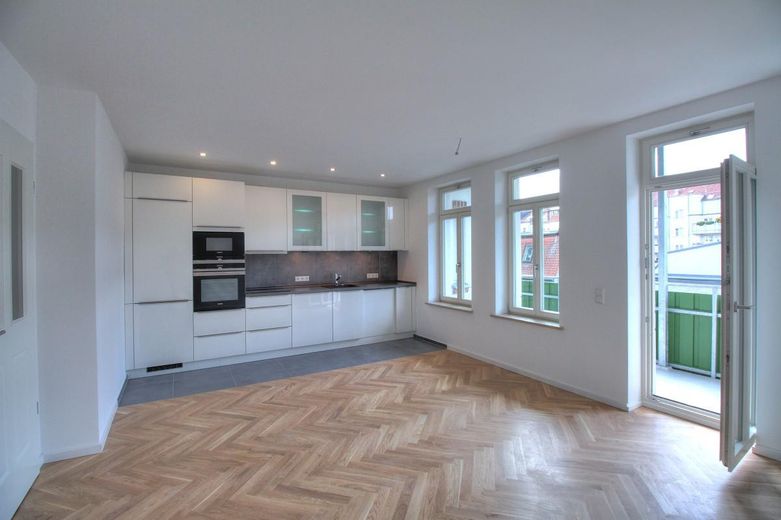 Appartamento di 3 locali appena ristrutturato con cucina componibile di lusso e ampio balcone – Foto 2