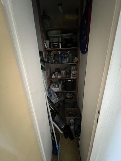 Geräumige 4-Zimmer-Wohnung mit Balkon in gepflegtem Mehrfamilienhaus – Abstellkammer