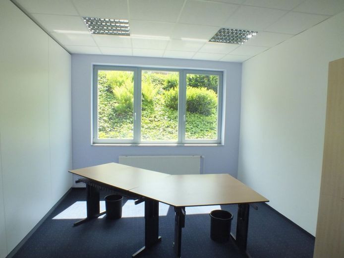 Repräsentative Büroflächen im "Series-A-Campus" – Möbeliertes Büro