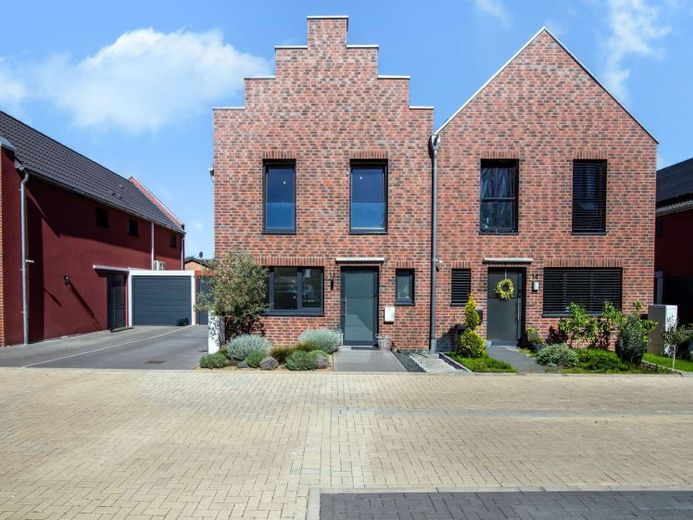 Doppelhaushälfte ca.132 m² mit Garage und Außenstellplatz im Rheinischen Quartier,Elsdorf-Angelsdorf – Foto 1