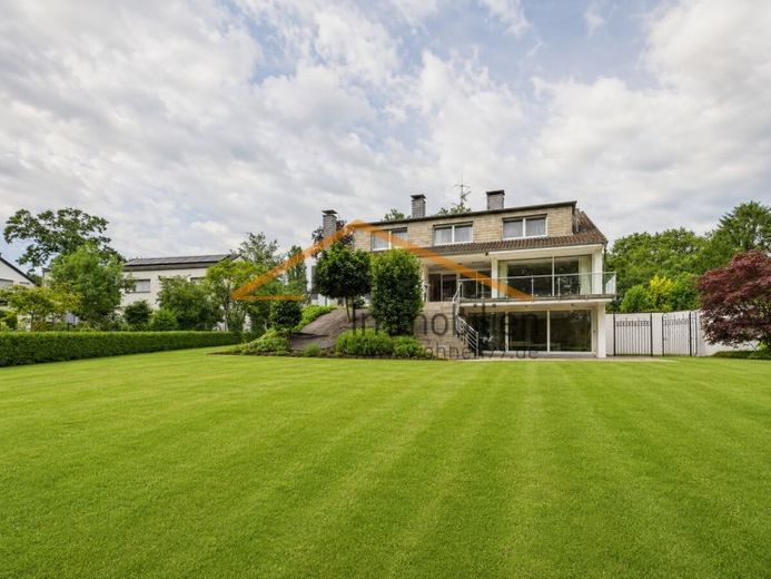 Villa exclusiva con parcela de ensueño, piscina interior y la mejor ubicación!!! – Foto 1