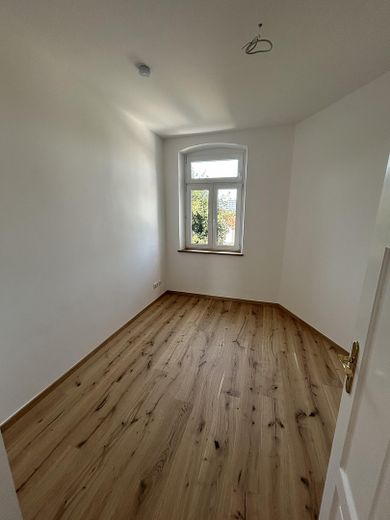 Kernsanierte 4-Zi-Altbauwohnung mit Balkon im Herzen Bambergs – Schlafzimmer 1