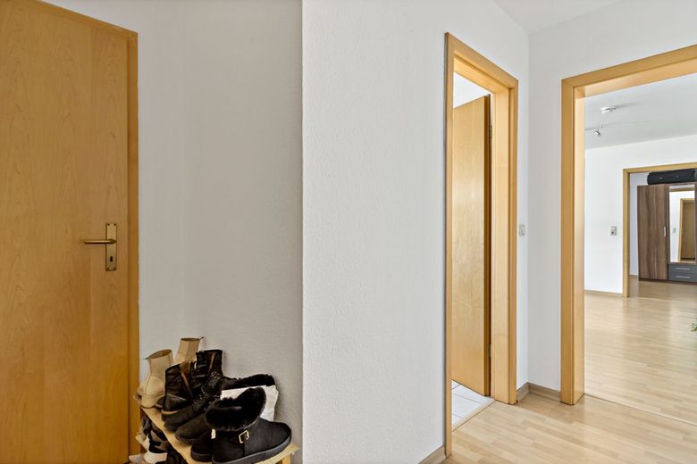 Perfekte Lage, Perfektes Zuhause: Gemütliche 2-Raumwohnung mit Erstklassiger Infrastruktur – Flur