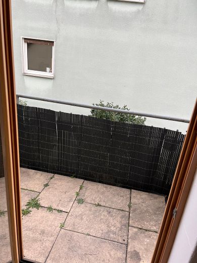 Vollmöblierte 1-Zimmer-Wohnung in ruhiger Umgebung – Balkon