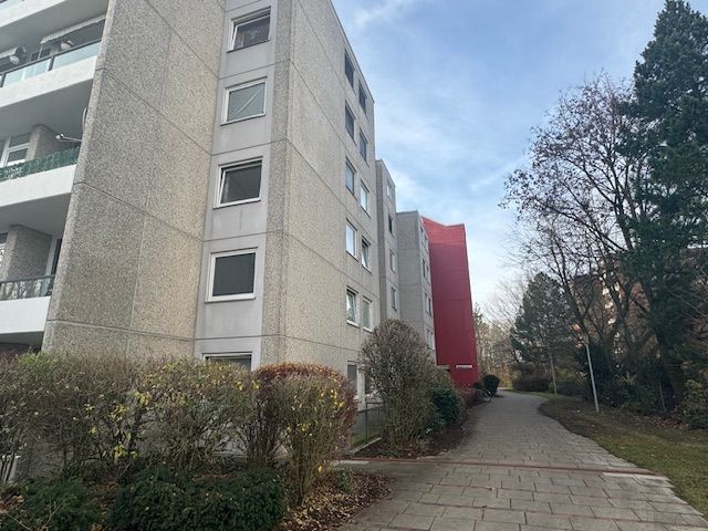 Kapitalanlage: Gut geschnittene Dreizimmerwohnung mit Loggia und Tiefgaragenstellplatz in Celle – Seitenansicht