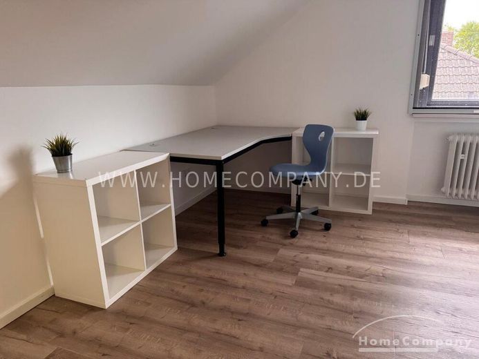 Schöne, gemütliche 2 Zi.-Dachgeschoss-Wohnung, z.T. mit leichten Schrägen, im 1. OG eines 2 Parteienhauses. – 4ea443e3bbd857da495ecb5c8ea70e2703efbb55.jpg