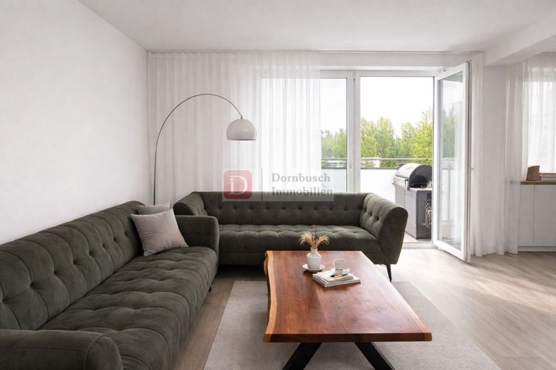 Top!! Vermietete 3-Zimmer-Etagenwohnung mit Balkon – Wohn- und Essbereich Bild 2