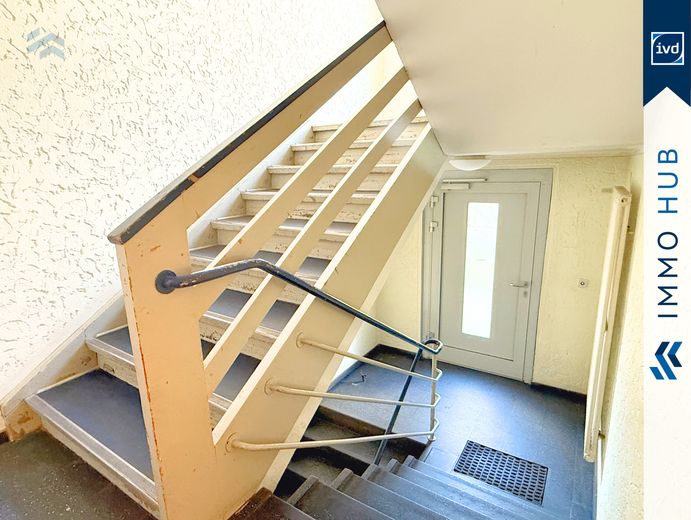 ++ Vacant! Renovated 3-room apartment with balcony in Wilmersdorf ++ – 5280839-mE36nbDW2LPEgHGked6scs31-Treppenhaus.png