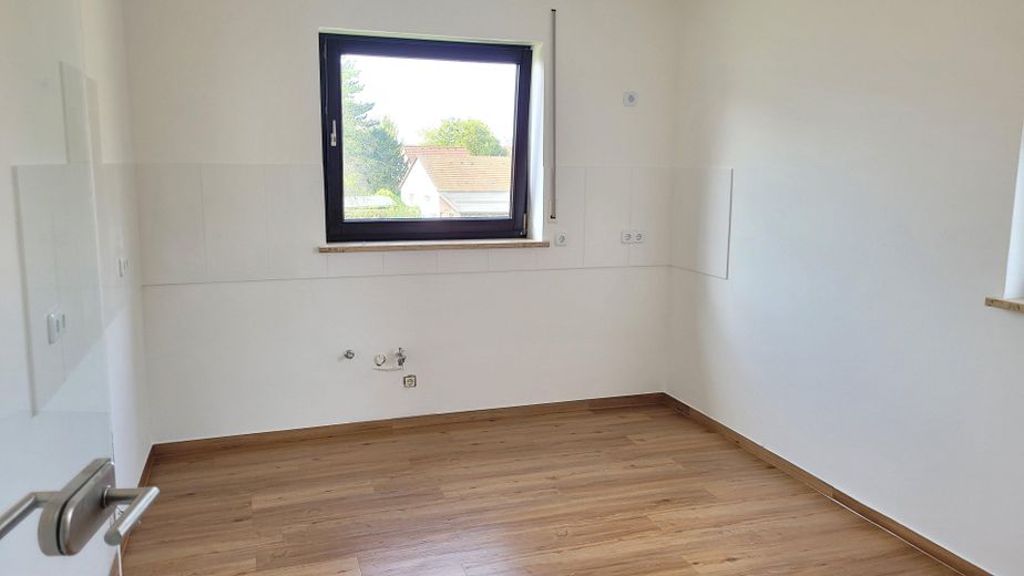 Güzel, aydınlık, yeni yenilenmiş 3 odalı daire – Küche