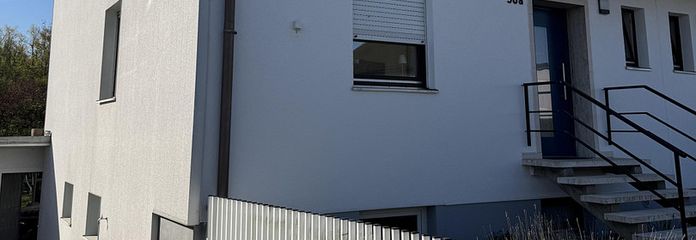 Casa bifamiliare con giardino da sogno e vista libera – 160 m², terreno di 500 m², Neu-Esting