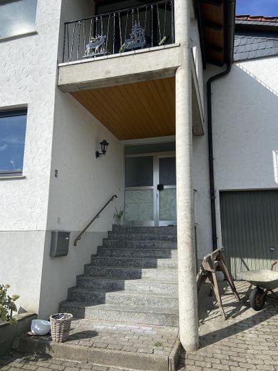 Haus im Grünen mit viel Platz zur verwirklichung ihrer Träume – Hauseingang