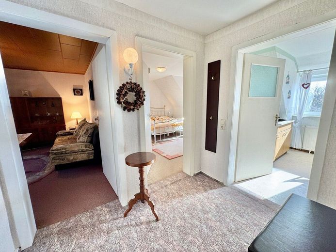 HORN IMMOBILIEN ++ RESERVIERT! interessantes Haus in Neustrelitz ruhige und historische Lage – Flur 2. Wohnung Dachgeschoss