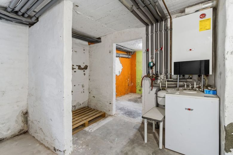 "Schollehaus" gesucht?
Reihenendhaus mit kleinem Garten und Garage – Heizung im Keller