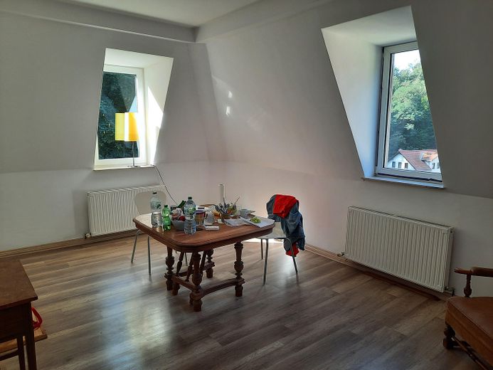 Wohnen mit Charme in attraktiver Lage: Dresden-Bühlau, Grundstraße 165 – Zimmer