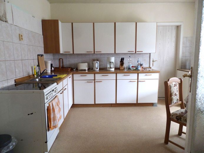 131 m² für Ihre Familie: 4 Schlafzimmer, 2 Bäder, 2 Garagen und keine Käuferprovision – Küche 