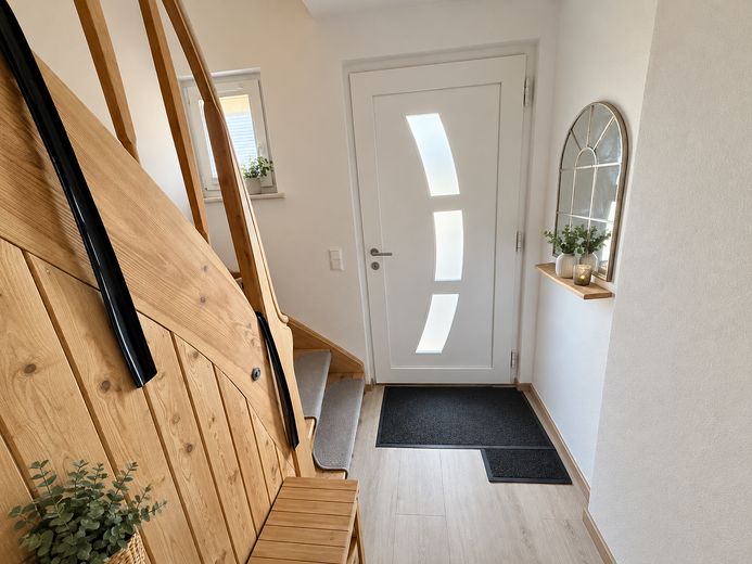 Casa unifamiliare ammodernata con ampio giardino – molto spazio per tutta la famiglia – Foto 6