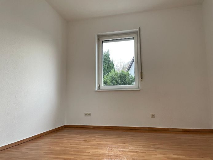 Moderne 3-Zi.-EG-Wohnung mit Blick übers Tal in Heppenheim-Kirschhausen – Schlafzimmer 1 Ansicht 2