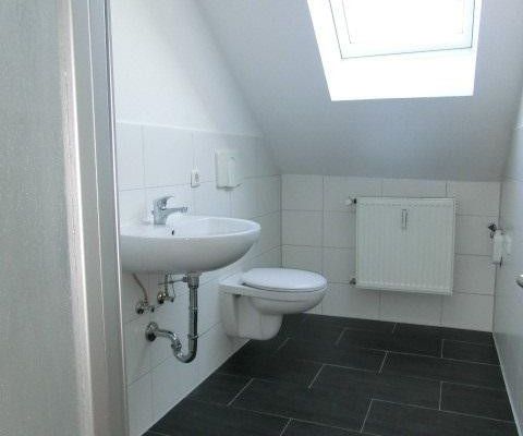 Appartamento mansardato di 2 locali, molto spazio a poco prezzo, ottimo bagno, vista fantastica