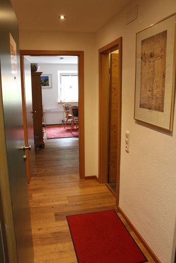 Balderschwang’da kapalı otoparklı yüksek kaliteli tatil evi – Flur