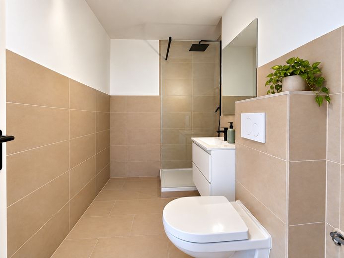 A estrenar tras la reforma: luminoso piso de 2 habitaciones con balcón soleado y plaza de garaje subterráneo – Badezimmer