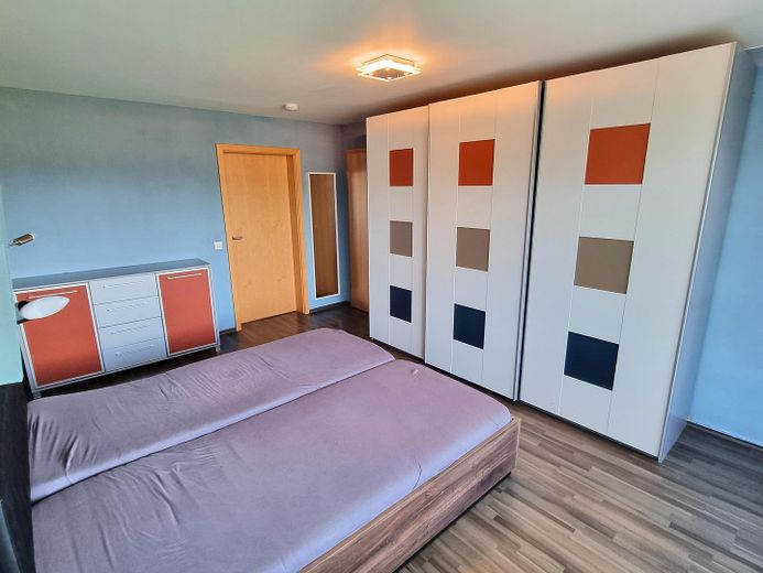 Hohe Mietrendite oder sofort selber einziehen! Exklusive sonnige 2-Zi-Wohnung mit Balkon in Weiler – Schlafzimmer