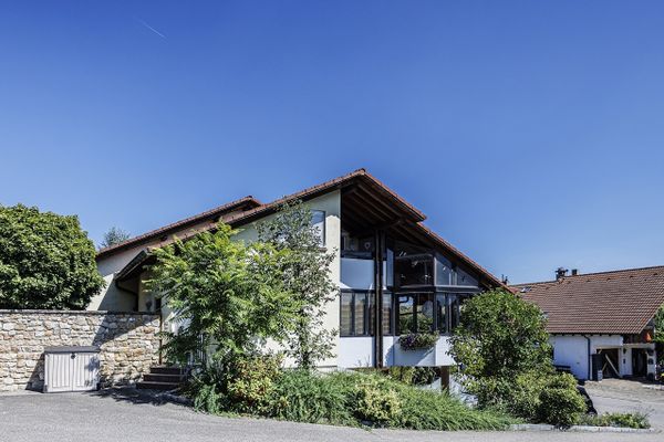 Architektenhaus (3 Wohneinheiten) mit Garten u. Garage