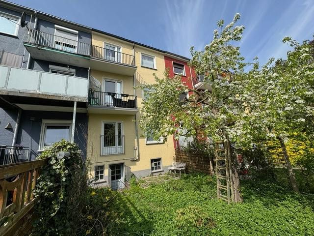 Kleines MFH mit drei Wohnungen und Garten - Bremen-Osterfeuerberg – Gebäuderückseite