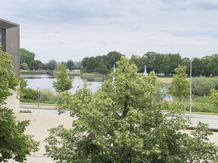 Repräsentatives Wohnen am Schlossgarten: Frisch renoviert & voller Wärme – Foto 1