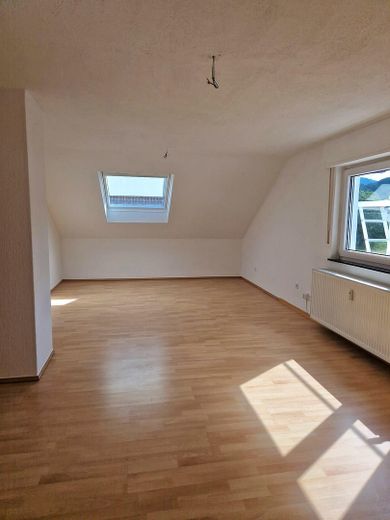 ¡ALQUILER AHORA!  2 HABITACIONES  ·  GAGGENAU-HÖRDEN – Wohnbereich
