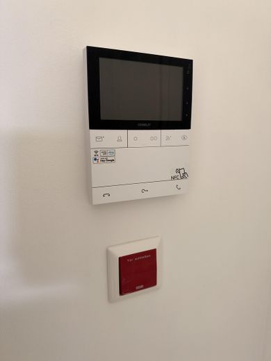 Erstbezug in Friedrichshain | hochwertiges 1-Zimmer-Studio mit Einbauküche & Balkon – Gegensprechanlage