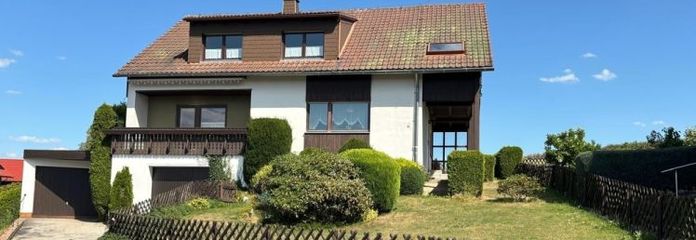 Spaziosa casa bifamiliare con idilliaco giardino in una zona tranquilla di Selb