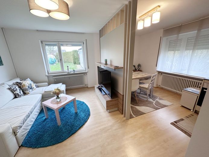 Ein Haus, drei Einheiten - wohnen, vermieten, entfalten – Appartement Wohnen / Kochen / Essen