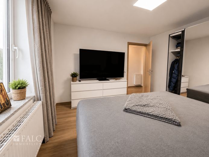 Sanierte Doppelhaushälfte mit 3 Wohneinheiten in Ludwigsburg – Schlafzimmer OG