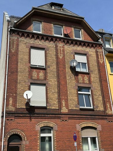 Preissenkung: Von Privat, 3 Zimmer mit 25 m² "Ausbaureserve" im DG zentrale Lage in FFM Höchst – Ansicht