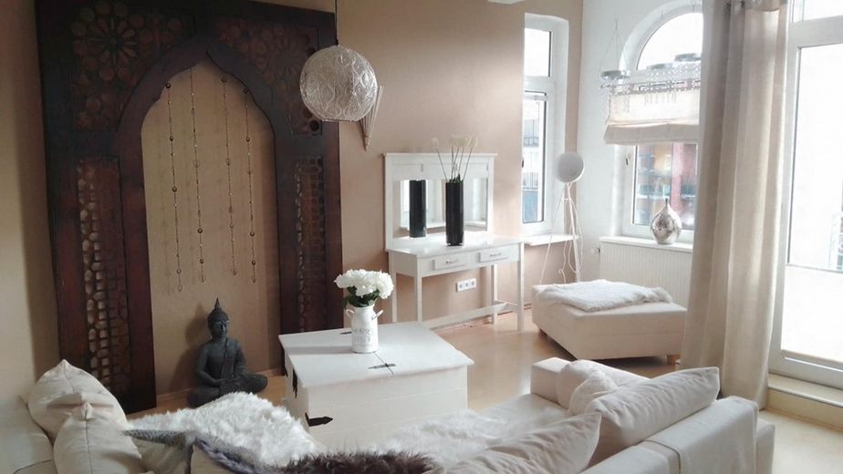 Schöne 2 Zimmer Altbauwohnung voll möbliert – Foto 2