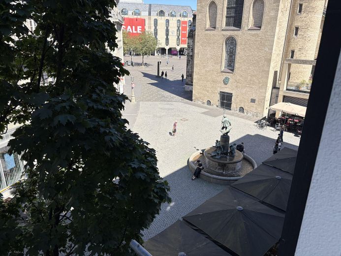 Eigenständige Büro- / Praxisfläche in Toplage der Bonner City - seltene Gelegenheit! – Blick auf den Münsterplatz