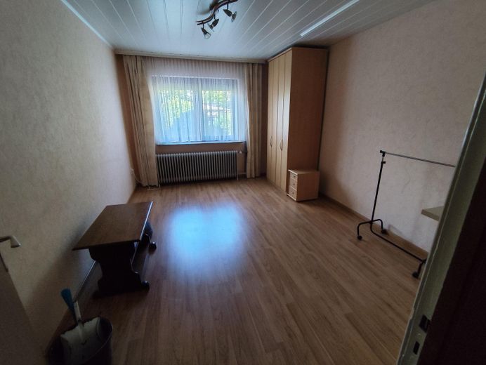 Dom lub połowa bliźniaka z pięknym i dużym ogrodem w bardzo spokojnej lokalizacji – SZ im EG