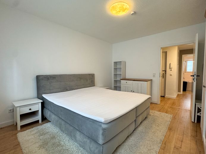 zentrale 3 Zimmer Wohnung mit Wintergarten – Schlafzimmer