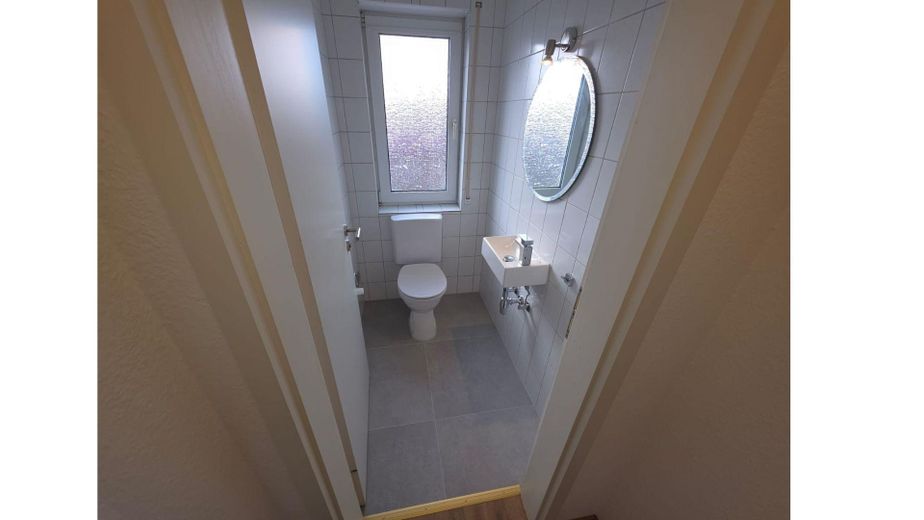 1.OG - Gästebad mit Fenster