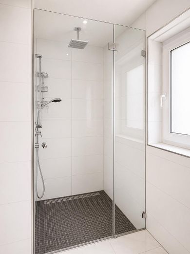 Modernize edilmiş yaşam, yüksek standartta – özel sauna, bol ışık ve hissedilir yaşam lüksü – Tageslichtbad EG
