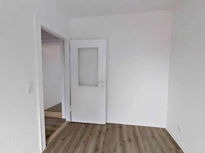 Tee aufbrühen, Füße hochlegen, Kaltmiete sparen: Moderne 2-Zimmer-Wohnung mit BALKON – Ansicht II: Schlafzimmer II