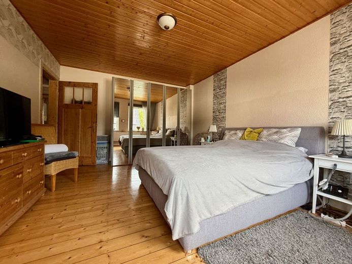 Fröndenberg/Ruhr: Altbau-ETW mit Charme und großen Räumen - Einfach riesig! – Elternschlafzimmer