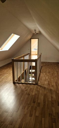Light-filled 6.5-room apartment – Studio