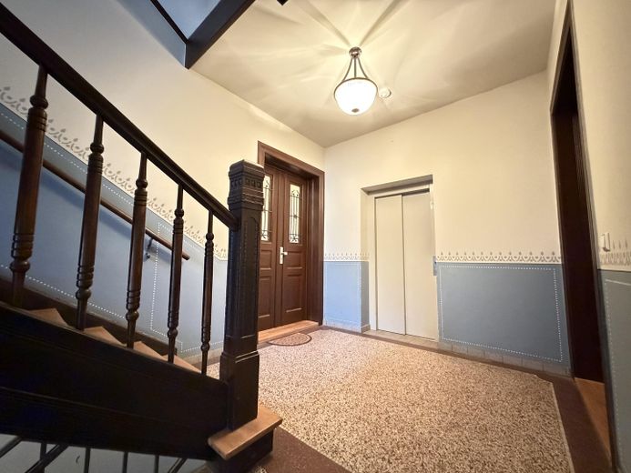 Treppenhaus mit Terrazzoboden