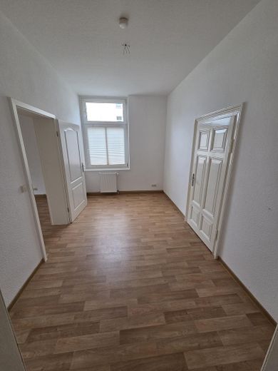 3,5 Raumwohnung 112 qm, saniert mit Gartennutzung im Erdgeschoss – Durchgangszimmer