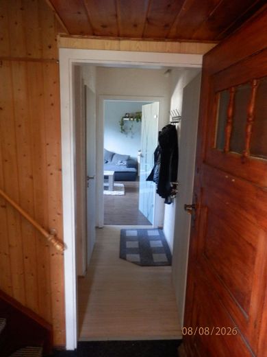 modernisierte Doppelhaushelfte mit zwei Wohnungen auf 403,50 qm Grundstück mit Garage – Zugang Erdgeschoßwohnung