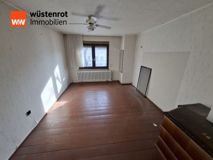 Doppelhaushälfte mit traumhaftem Grundstück und Ausbaupotenzial für ein zusätzliches Hinterhaus in Schwielowsee zu verkaufen... – Schlafzimmer Obergeschoss