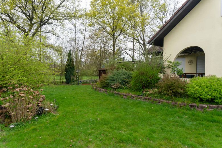 Perfektes Familienhaus für 2–4 Kinder – Ruhige Traumlage mit Garten und viel Platz in Bühl-Weitenung – Garten 