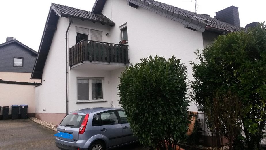 Außenansicht mit Balkon