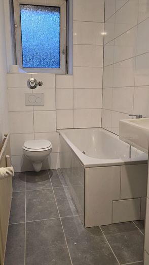 Erstbezug nach Sanierung! Zentrale 3-Zimmerwohnung – Foto 2